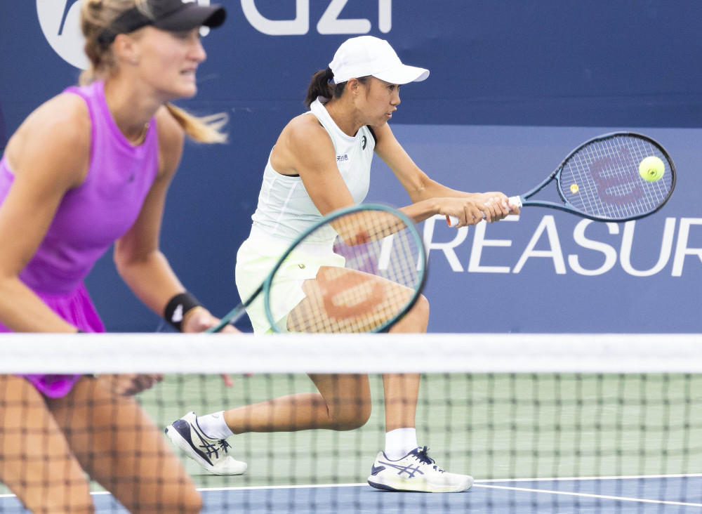 她在大赛舞 她在大赛舞